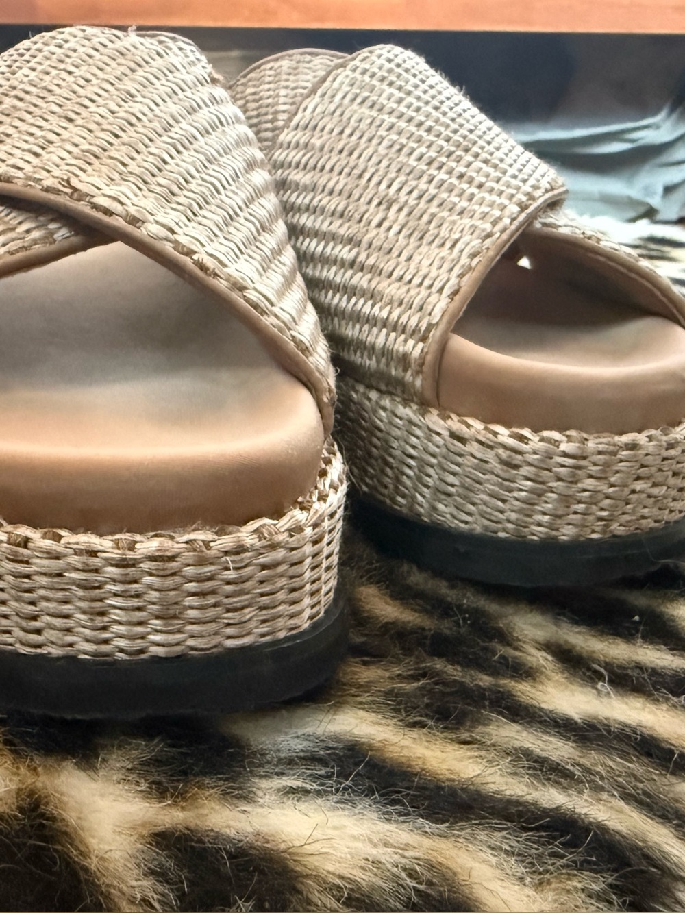 ROAM Cross Stack Raffia Platform Sandals Natural - Picture 4 of 5